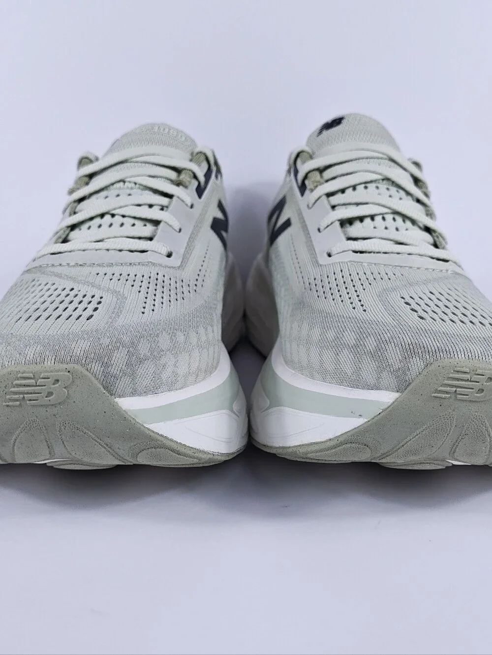 New Balance 1080v14 Womens 9 Wide Max Cushion Road Running Shoes Green White